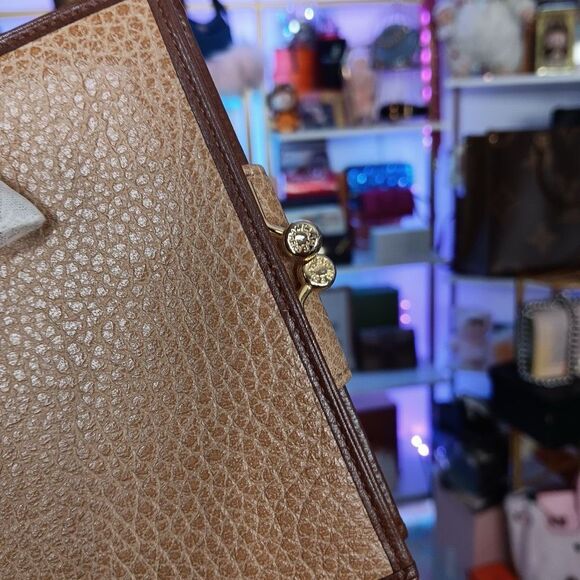 Celine Vintage Light Brown Leather KISS Lock Compact Wallet - Picture 13 of 14